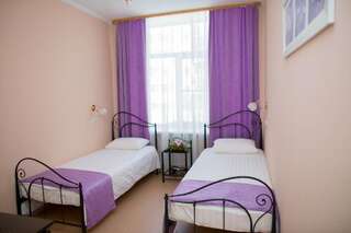 Гостиница Золотая Лилия Комсомольск-на-Амуре Стандартный двухместный номер с 2 отдельными кроватями-1