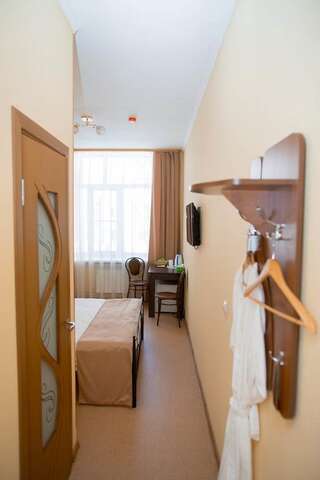 Гостиница Золотая Лилия Комсомольск-на-Амуре Стандартный двухместный номер с 1 кроватью-4